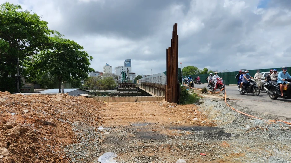 Cận cảnh công trường cầu Vỹ Dạ đình trệ khiến chủ đầu tư Huế 'hết kiên nhẫn'