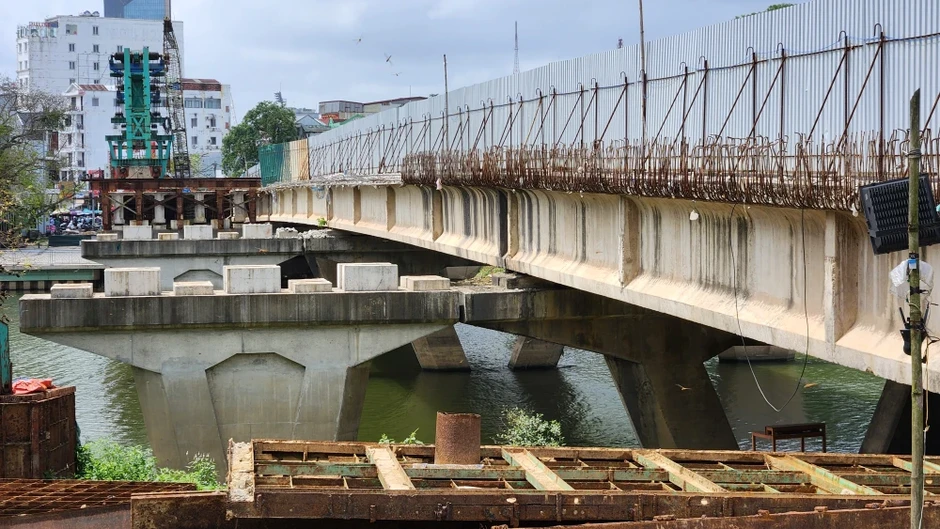 Cận cảnh công trường cầu Vỹ Dạ đình trệ khiến chủ đầu tư Huế 'hết kiên nhẫn'