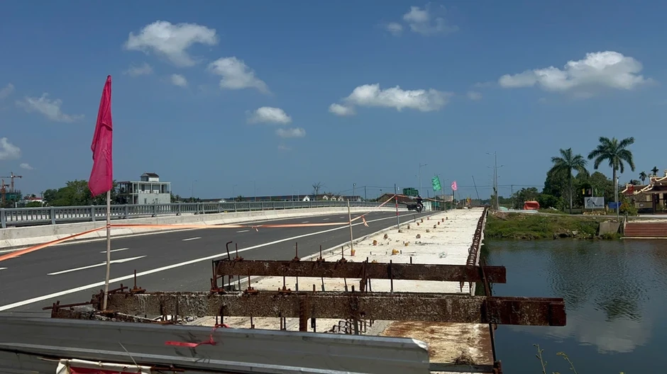 Cận cảnh công trường cầu Vỹ Dạ đình trệ khiến chủ đầu tư Huế 'hết kiên nhẫn'