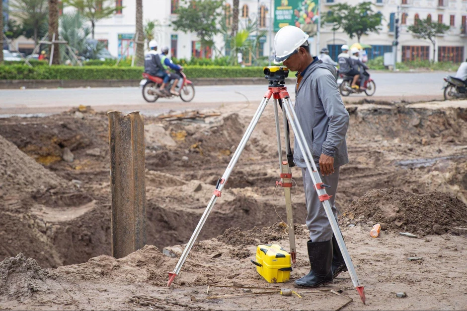 Cận cảnh đại lộ 10 làn xe, rộng 62m 'đẹp như mơ' sắp phục vụ sự kiện VVIP 2027 của Việt Nam Cận cảnh đại lộ 10 làn xe, rộng 62m 'đẹp như mơ' sắp phục vụ sự kiện VVIP 2027 của Việt Nam