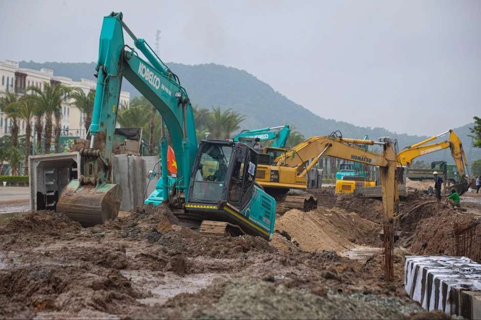 Cận cảnh đại lộ 10 làn xe, rộng 62m 'đẹp như mơ' sắp phục vụ sự kiện VVIP 2027 của Việt Nam Cận cảnh đại lộ 10 làn xe, rộng 62m 'đẹp như mơ' sắp phục vụ sự kiện VVIP 2027 của Việt Nam