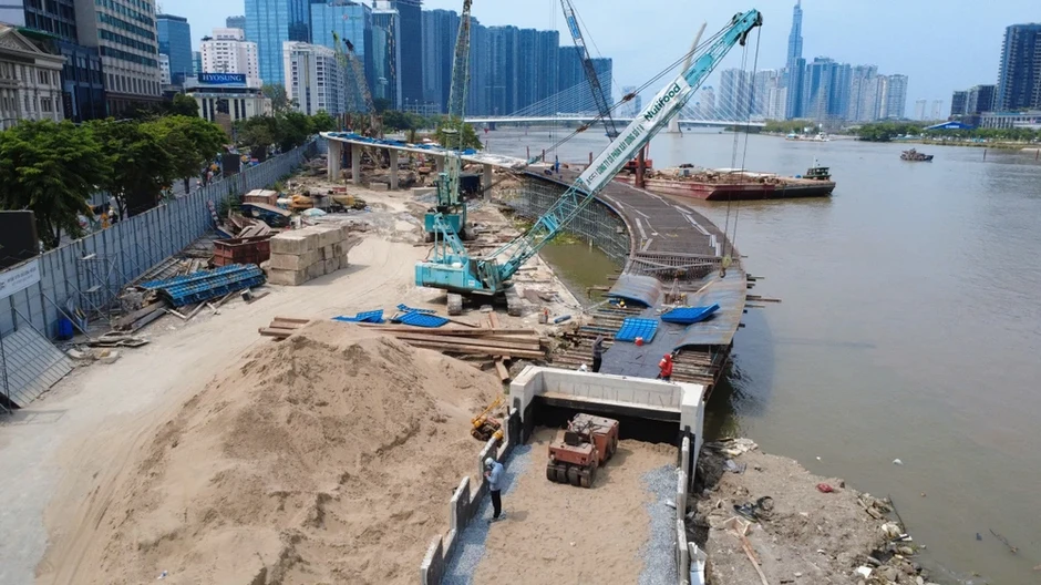 Cầu đi bộ qua sông Sài Gòn tăng tốc để hoàn thành vào dịp lễ Quốc khánh Cầu đi bộ qua sông Sài Gòn tăng tốc để hoàn thành vào dịp lễ Quốc khánh