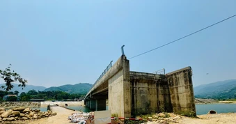 Cầu gần 80 tỉ đồng chờ đường dẫn