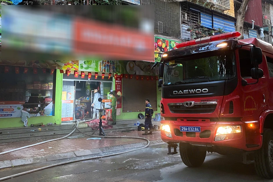 Chập điện tại quầy thu ngân gây cháy siêu thị ở Hà Nội Chập điện tại quầy thu ngân gây cháy siêu thị ở Hà Nội