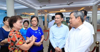 Chủ tịch Hà Nội kiểm tra việc lấy ý kiến người dân về quy hoạch sông Hồng