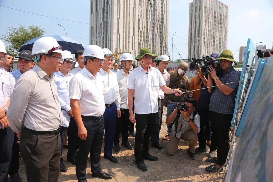 Chủ tịch UBND TP.HCM Nguyễn Văn Được kiểm tra nút giao An Phú, yêu cầu đẩy nhanh tiến độ Chủ tịch UBND TP.HCM Nguyễn Văn Được kiểm tra nút giao An Phú, yêu cầu đẩy nhanh tiến độ