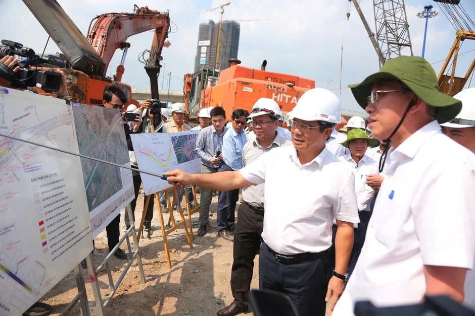 Chủ tịch UBND TP.HCM Nguyễn Văn Được kiểm tra nút giao An Phú, yêu cầu đẩy nhanh tiến độ Chủ tịch UBND TP.HCM Nguyễn Văn Được kiểm tra nút giao An Phú, yêu cầu đẩy nhanh tiến độ