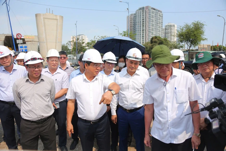 Chủ tịch UBND TP.HCM Nguyễn Văn Được kiểm tra nút giao An Phú, yêu cầu đẩy nhanh tiến độ Chủ tịch UBND TP.HCM Nguyễn Văn Được kiểm tra nút giao An Phú, yêu cầu đẩy nhanh tiến độ