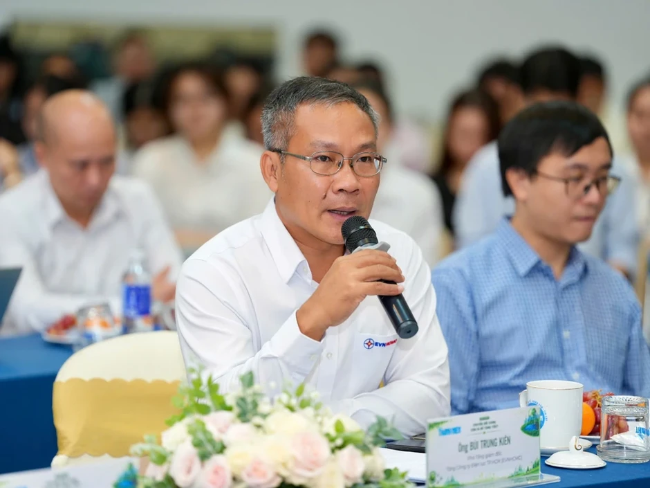 Chuyển đổi xanh: Muốn tăng tốc phải gỡ nút thắt vốn, hạ tầng điện và pháp lý Chuyển đổi xanh: Muốn tăng tốc phải gỡ nút thắt vốn, hạ tầng điện và pháp lý