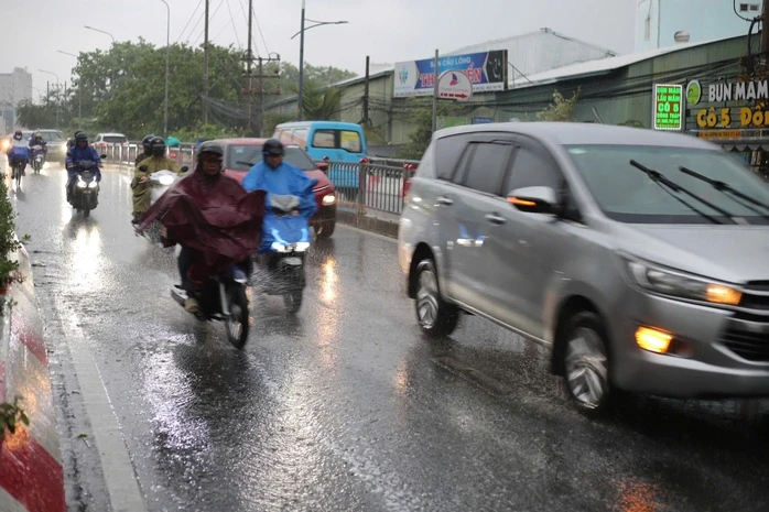 Cơn "mưa vàng" cuối tuần hạ nhiệt cho TPHCM, Cần Thơ Cơn "mưa vàng" cuối tuần hạ nhiệt cho TPHCM, Cần Thơ