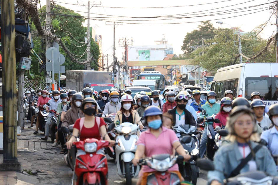 Cử tri phường Long Bình kiến nghị sớm gỡ "nút thắt cổ chai" đường Lê Văn Việt Cử tri phường Long Bình kiến nghị sớm gỡ "nút thắt cổ chai" đường Lê Văn Việt