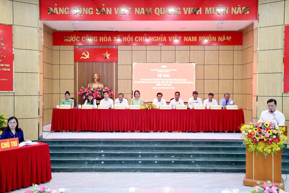 Cử tri phường Long Bình kiến nghị sớm gỡ "nút thắt cổ chai" đường Lê Văn Việt Cử tri phường Long Bình kiến nghị sớm gỡ "nút thắt cổ chai" đường Lê Văn Việt