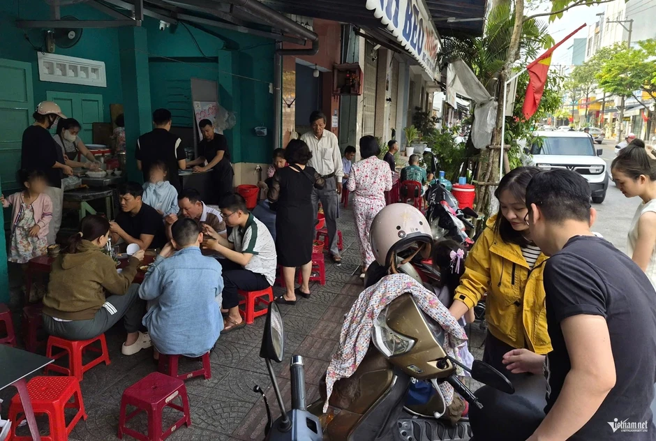 Đà Nẵng quyết lập lại trật tự vỉa hè, xem xét phạt nguội để ngăn tái chiếm Đà Nẵng quyết lập lại trật tự vỉa hè, xem xét phạt nguội để ngăn tái chiếm