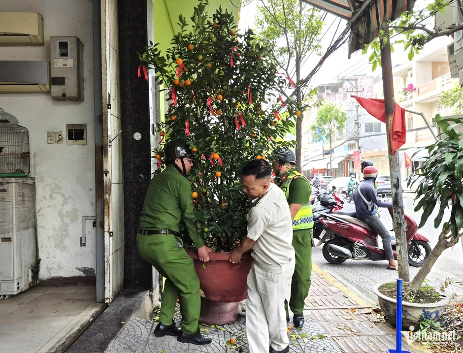 Đà Nẵng tổng lực lập lại trật tự vỉa hè, quyết không 'đánh trống bỏ dùi' Đà Nẵng tổng lực lập lại trật tự vỉa hè, quyết không 'đánh trống bỏ dùi'