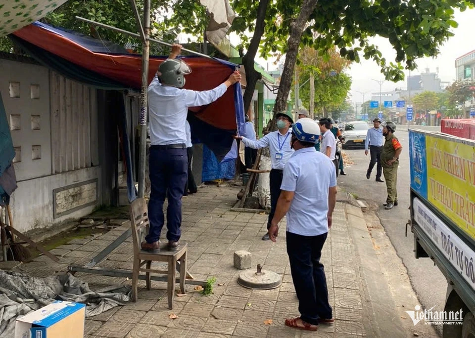 Đà Nẵng tổng lực lập lại trật tự vỉa hè, quyết không 'đánh trống bỏ dùi' Đà Nẵng tổng lực lập lại trật tự vỉa hè, quyết không 'đánh trống bỏ dùi'