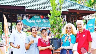 Đầu năm trồng một cây xanh