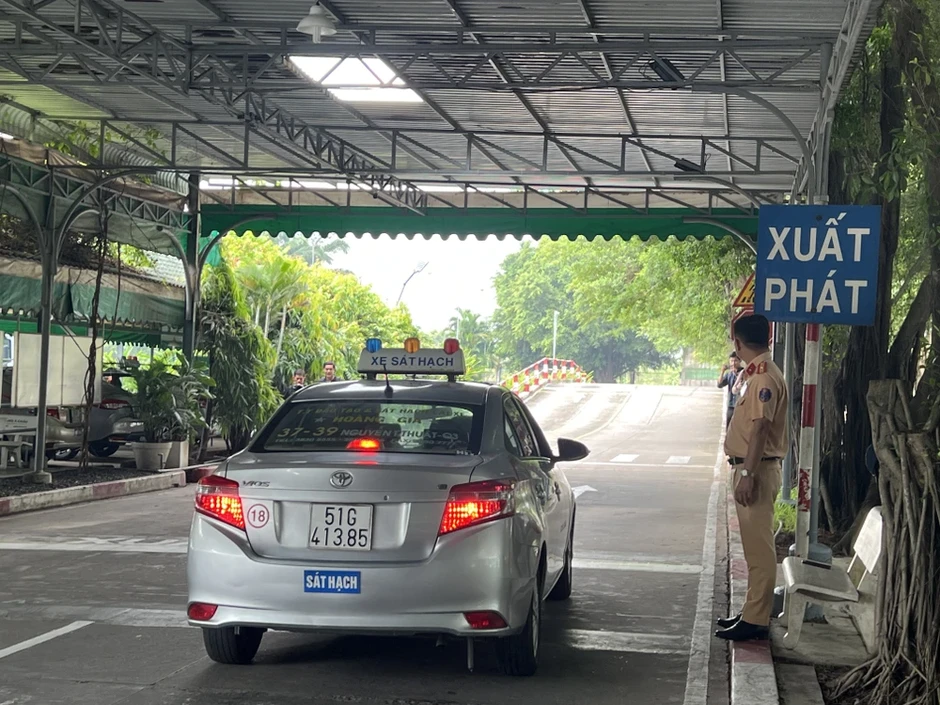 Đề xuất tăng gấp đôi câu hỏi lý thuyết, thêm nhận thức về Bộ luật Hình sự khi sát hạch lái xe Đề xuất tăng gấp đôi câu hỏi lý thuyết, thêm nhận thức về Bộ luật Hình sự khi sát hạch lái xe