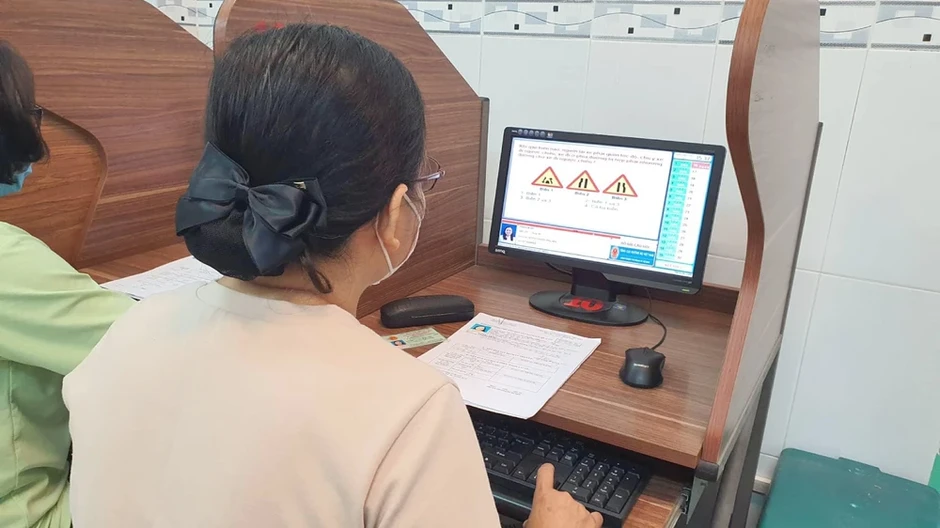Đề xuất tăng gấp đôi câu hỏi lý thuyết, thêm nhận thức về Bộ luật Hình sự khi sát hạch lái xe Đề xuất tăng gấp đôi câu hỏi lý thuyết, thêm nhận thức về Bộ luật Hình sự khi sát hạch lái xe