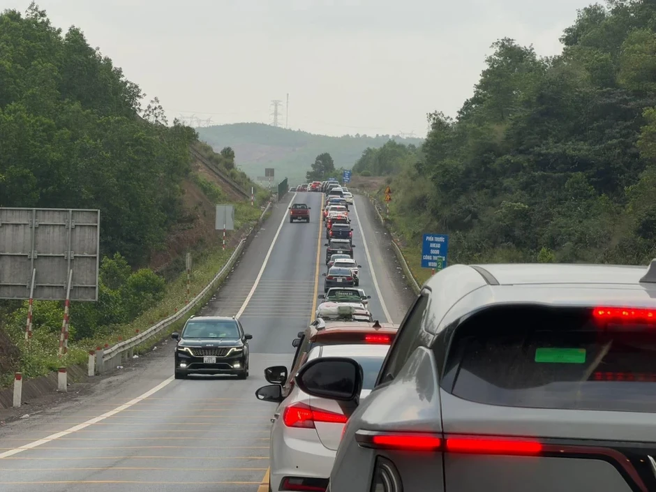 Điều chỉnh nâng tốc độ chạy xe một số đoạn trên cao tốc Cam Lộ - La Sơn lên 80 km/h Điều chỉnh nâng tốc độ chạy xe một số đoạn trên cao tốc Cam Lộ - La Sơn lên 80 km/h