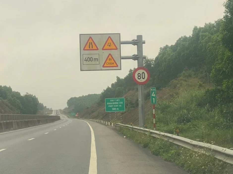 Điều chỉnh nâng tốc độ chạy xe một số đoạn trên cao tốc Cam Lộ - La Sơn lên 80 km/h Điều chỉnh nâng tốc độ chạy xe một số đoạn trên cao tốc Cam Lộ - La Sơn lên 80 km/h