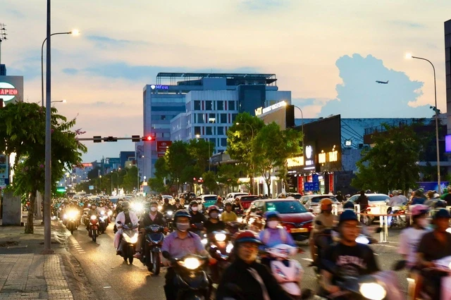 Đường Cộng Hòa chiều 14-5: xe đông, không ùn tắc kéo dài