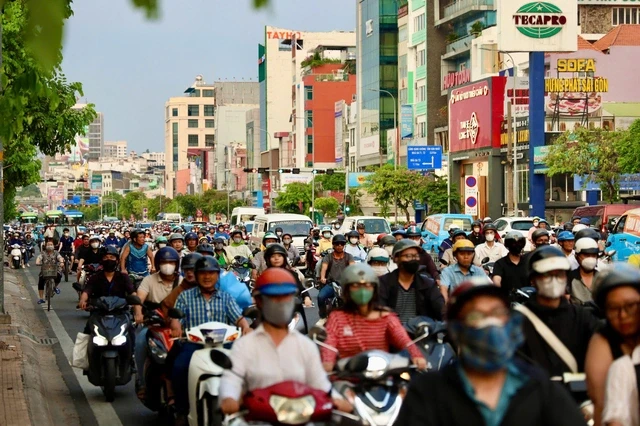 Đường Cộng Hòa chiều 14-5: xe đông, không ùn tắc kéo dài