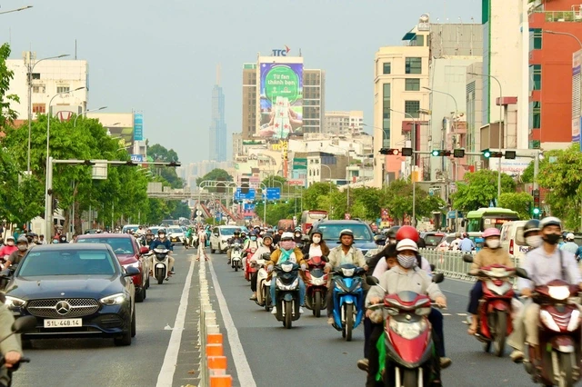 Đường Cộng Hòa chiều 14-5: xe đông, không ùn tắc kéo dài