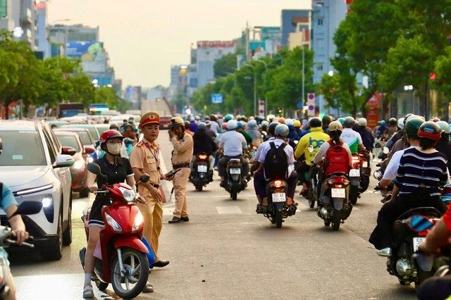 Đường Cộng Hòa chiều 14-5: xe đông, không ùn tắc kéo dài
