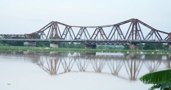 Hà Nội cấm toàn bộ xe lưu thông trên phần đường bộ cầu Long Biên trong 2 tháng