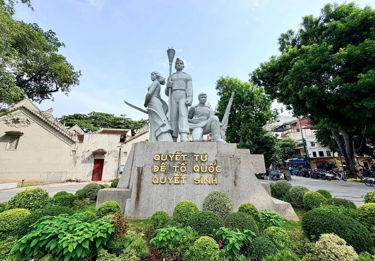 Hà Nội thông tin việc di dời tượng đài 'Quyết tử để Tổ quốc quyết sinh' Hà Nội thông tin việc di dời tượng đài 'Quyết tử để Tổ quốc quyết sinh'