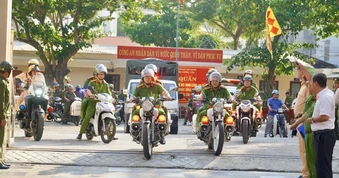 Hình ảnh Công an phường Vũng Tàu ra quân lập lại trật tự đô thị