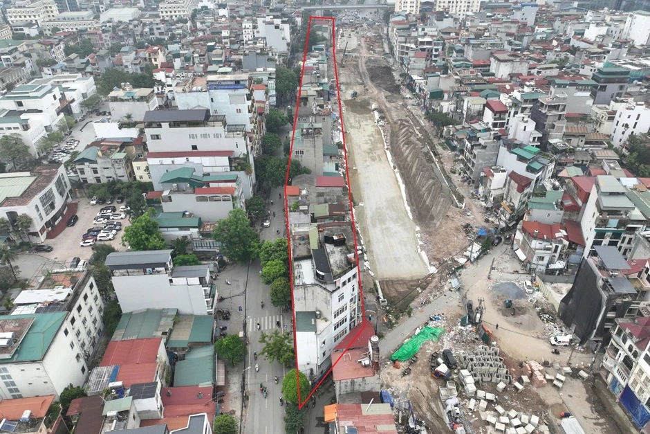 Hình ảnh dãy nhà xen kẹt giữa 2 đường ở Hà Nội sắp thành bãi đỗ xe, vườn hoa Hình ảnh dãy nhà xen kẹt giữa 2 đường ở Hà Nội sắp thành bãi đỗ xe, vườn hoa
