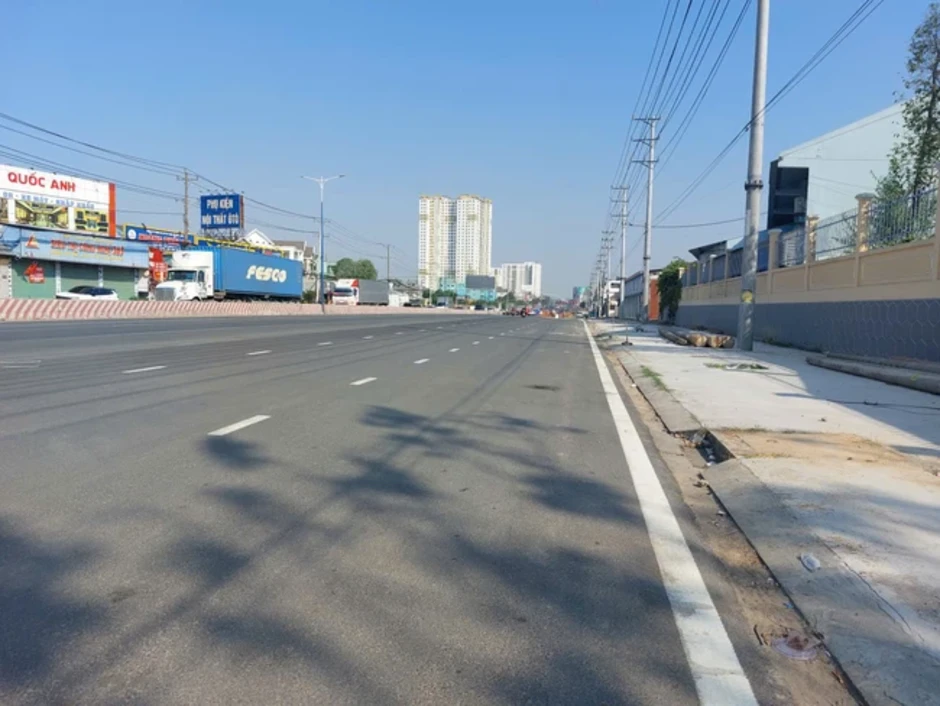 Hình hài Quốc lộ 13 đoạn qua khu vực Bình Dương sau nhiều năm thi công Hình hài Quốc lộ 13 đoạn qua khu vực Bình Dương sau nhiều năm thi công