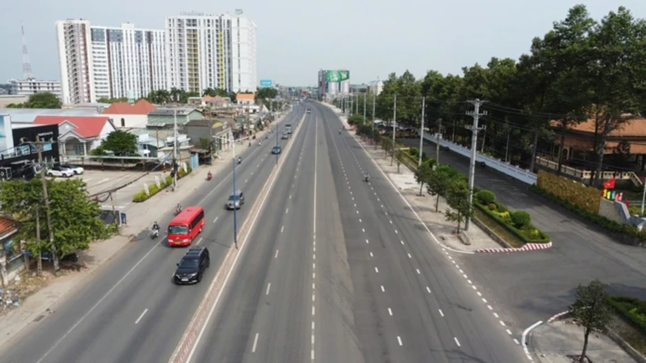 Hình hài Quốc lộ 13 đoạn qua khu vực Bình Dương sau nhiều năm thi công Hình hài Quốc lộ 13 đoạn qua khu vực Bình Dương sau nhiều năm thi công