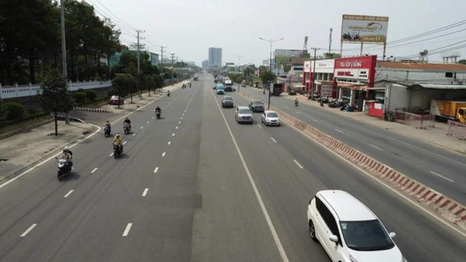 Hình hài Quốc lộ 13 đoạn qua khu vực Bình Dương sau nhiều năm thi công Hình hài Quốc lộ 13 đoạn qua khu vực Bình Dương sau nhiều năm thi công