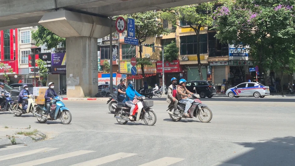 Hôm nay miền Bắc, miền Trung như 'chảo lửa', nắng nóng gay gắt kéo dài đến khi nào? Hôm nay miền Bắc, miền Trung như 'chảo lửa', nắng nóng gay gắt kéo dài đến khi nào?