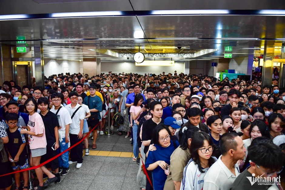 Hơn 2,3 triệu lượt khách 'đổ bộ' metro và đường hoa Nguyễn Huệ dịp Tết Bính Ngọ Hơn 2,3 triệu lượt khách 'đổ bộ' metro và đường hoa Nguyễn Huệ dịp Tết Bính Ngọ