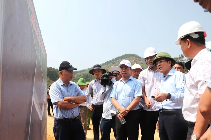 Lãnh đạo Đà Nẵng: Cần sự chia sẻ, hy sinh lợi ích của người dân gần khu xử lý rác Lãnh đạo Đà Nẵng: Cần sự chia sẻ, hy sinh lợi ích của người dân gần khu xử lý rác