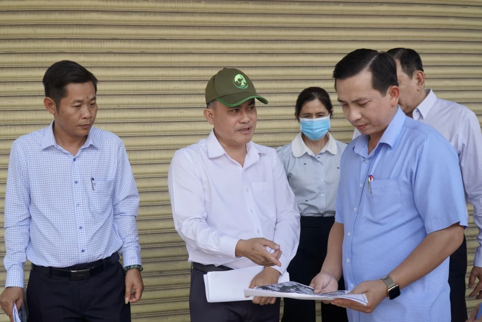 Lãnh đạo tỉnh Đồng Nai khảo sát điểm xây nhà tang lễ, trường học và giao thông phường Trảng Dài Lãnh đạo tỉnh Đồng Nai khảo sát điểm xây nhà tang lễ, trường học và giao thông phường Trảng Dài