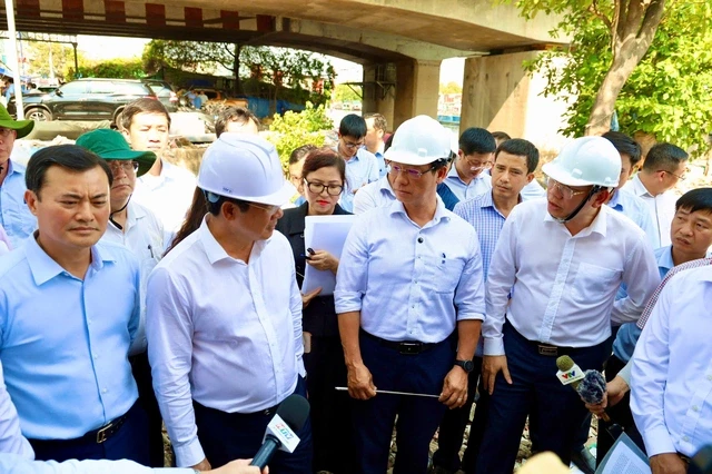 Lãnh đạo TPHCM chỉ đạo gỡ vướng 2 dự án cải tạo kênh rạch trọng điểm Lãnh đạo TPHCM chỉ đạo gỡ vướng 2 dự án cải tạo kênh rạch trọng điểm