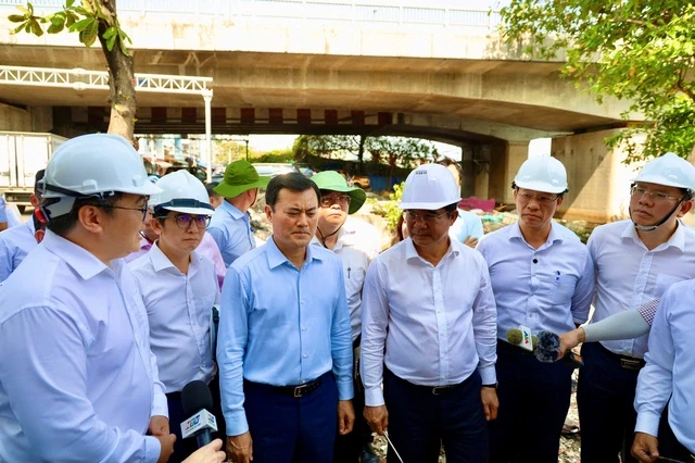 Lãnh đạo TPHCM chỉ đạo gỡ vướng 2 dự án cải tạo kênh rạch trọng điểm Lãnh đạo TPHCM chỉ đạo gỡ vướng 2 dự án cải tạo kênh rạch trọng điểm
