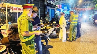 Mạnh tay chống lấn chiếm vỉa hè