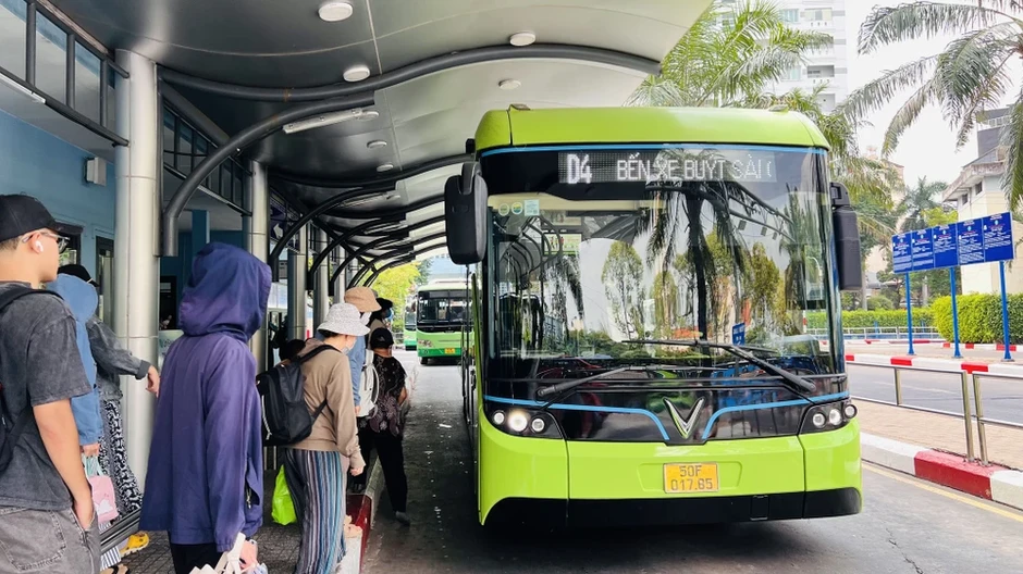 Miễn phí xe buýt tại TP.HCM: 'Đòn bẩy mềm' cho chuyển dịch đô thị xanh