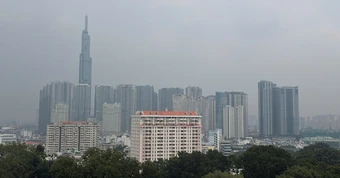 Mù bất thường phủ kín TPHCM
