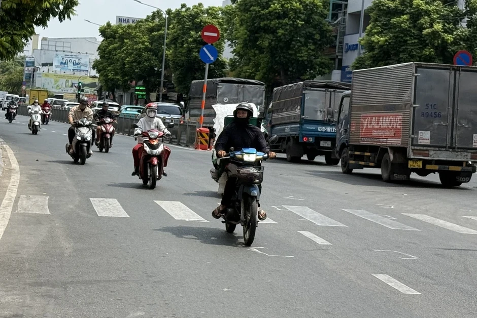 Nắng nóng chưa có dấu hiệu hạ nhiệt ở TP.HCM và các tỉnh Nam Bộ Nắng nóng chưa có dấu hiệu hạ nhiệt ở TP.HCM và các tỉnh Nam Bộ