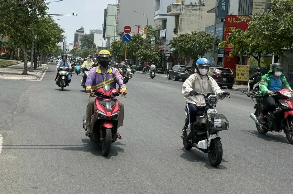 Nắng nóng gay gắt ở TP.HCM và các tỉnh Nam Bộ sẽ còn kéo dài đến khi nào? Nắng nóng gay gắt ở TP.HCM và các tỉnh Nam Bộ sẽ còn kéo dài đến khi nào?
