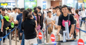 Nội Bài tăng khách dịp 30-4, lưu ý đến sớm tránh trễ chuyến