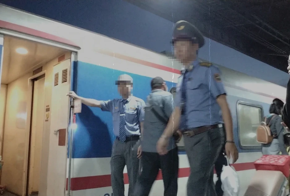 Phạt đến 30 triệu đồng khi tổ chức bán vé tàu giả Phạt đến 30 triệu đồng khi tổ chức bán vé tàu giả