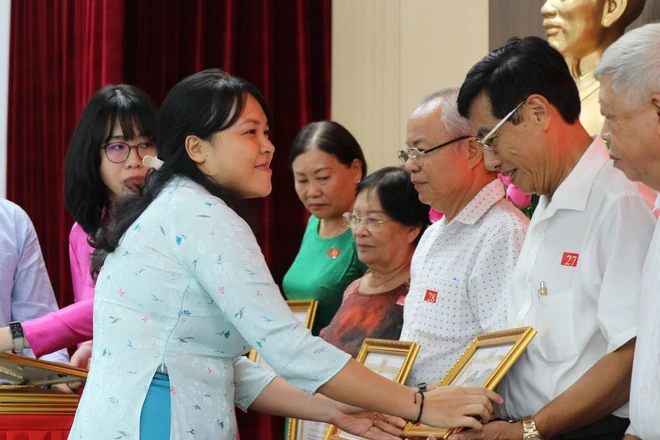 Phường Tăng Nhơn Phú vận hành chính quyền địa phương 2 cấp: Bộ máy tinh gọn, chuyển đổi số mạnh mẽ Phường Tăng Nhơn Phú vận hành chính quyền địa phương 2 cấp: Bộ máy tinh gọn, chuyển đổi số mạnh mẽ
