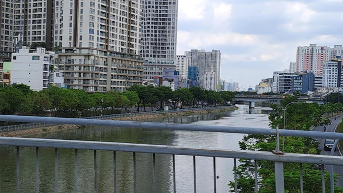 Thành phố tiếp tục vươn cao, bay xa
